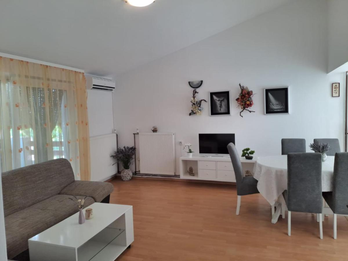 Apartment Ema Posedarje Exterior photo